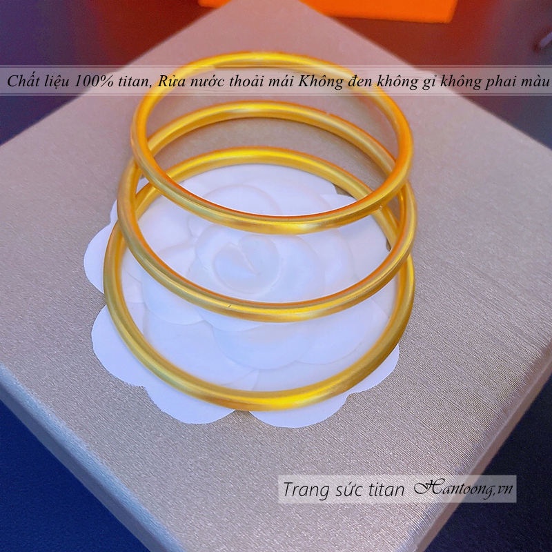 Vòng tay titan nữ không gỉ mạ vàng 18k thiết kế theo phong cách cổ điển sang trọng