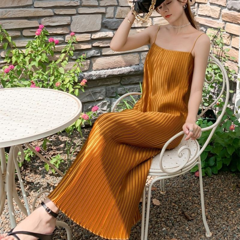(sẵn vàng M,L) đầm 2 dây dập li dáng suông