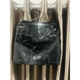 Thanh lý chân váy da size s , M vừa