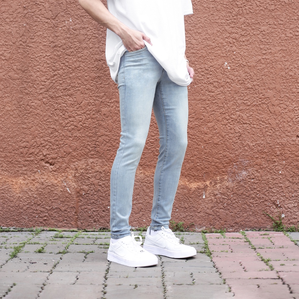 Quần Skinny Jeans Nam-Màu Xanh Nhạt-Kiểu Trơn-Chất Liệu Cotton Co Giãn-Ống Đứng Dáng-Ống Ôm Chân Chuẩn Skinny