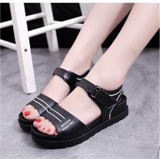 Giày đen đi mưa đế mềm êm chân.