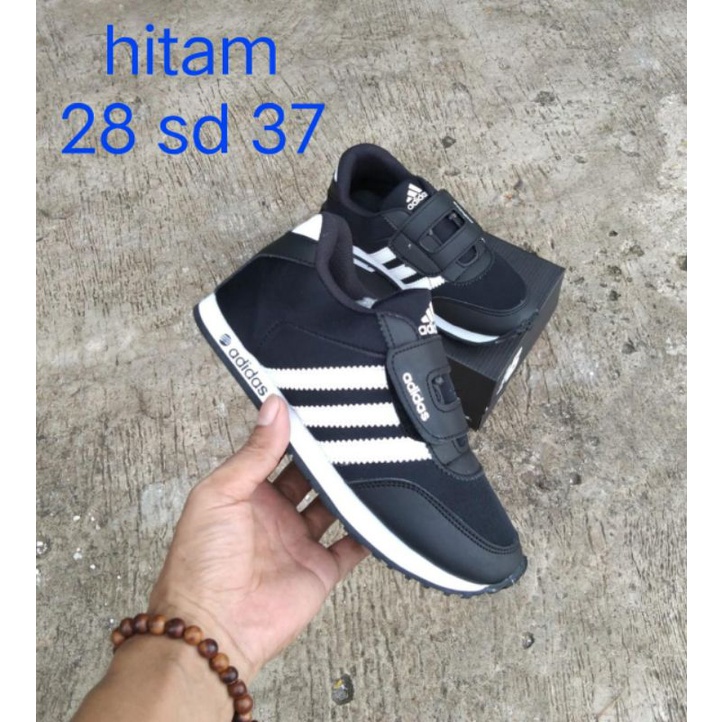 Giày thể thao Adidas thời trang năng động cho bé