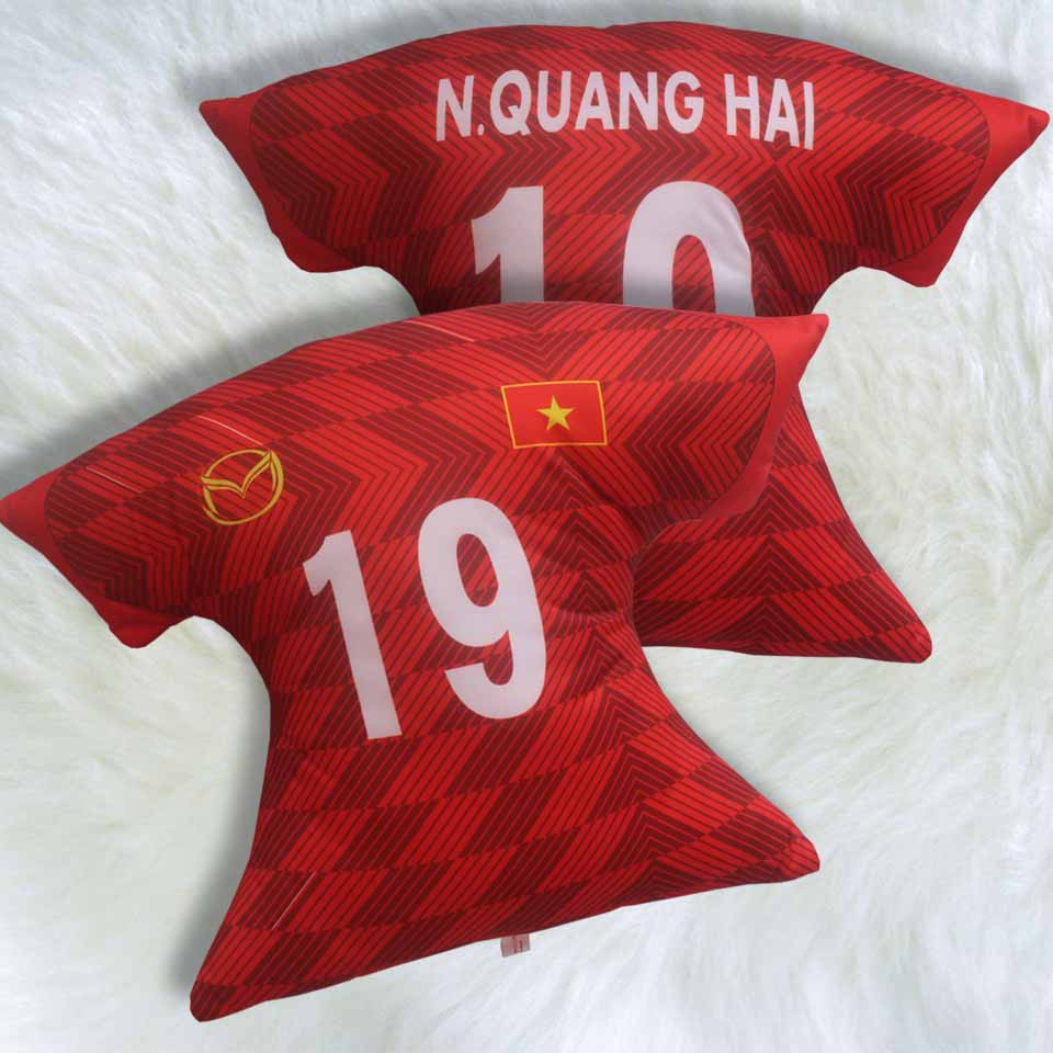 GỐI ÔM ÁO ĐÁ BÓNG CẦU THỦ U23 ĐỘI TUYỂN VIỆT NAM QUÀ LƯU NIỆM THỂ THAO