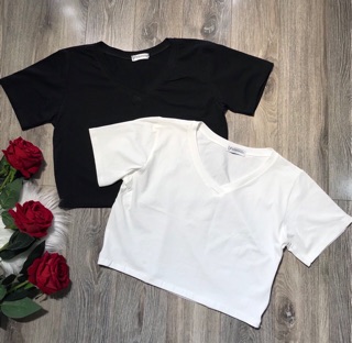 Áo croptop thụng cổ tim