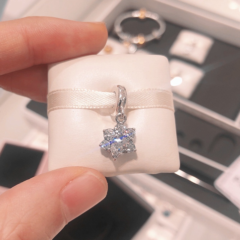 Mặt dây chuyền in hình chân mèo lấp lánh