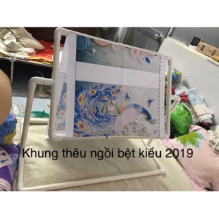Nỳ nỳ store - Khung thêu tranh chữ thập ngồi bệt và cao (Nhiều size)