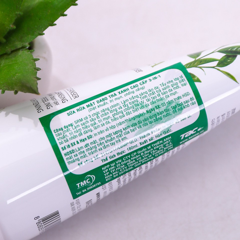 Sữa rửa mặt trà xanh sạch nhờn ngăn ngừa mụn trắng da 3 in 1 Dabo Green Tea Perfect Cleanser 180ml