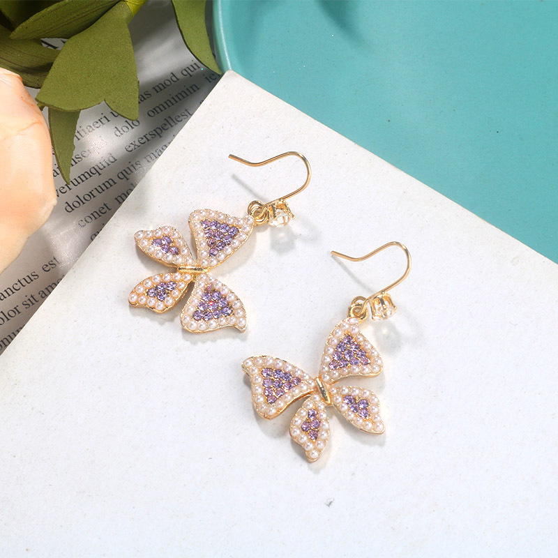 Khuyên tai hình bướm có ngọc trai tím nhân tạo