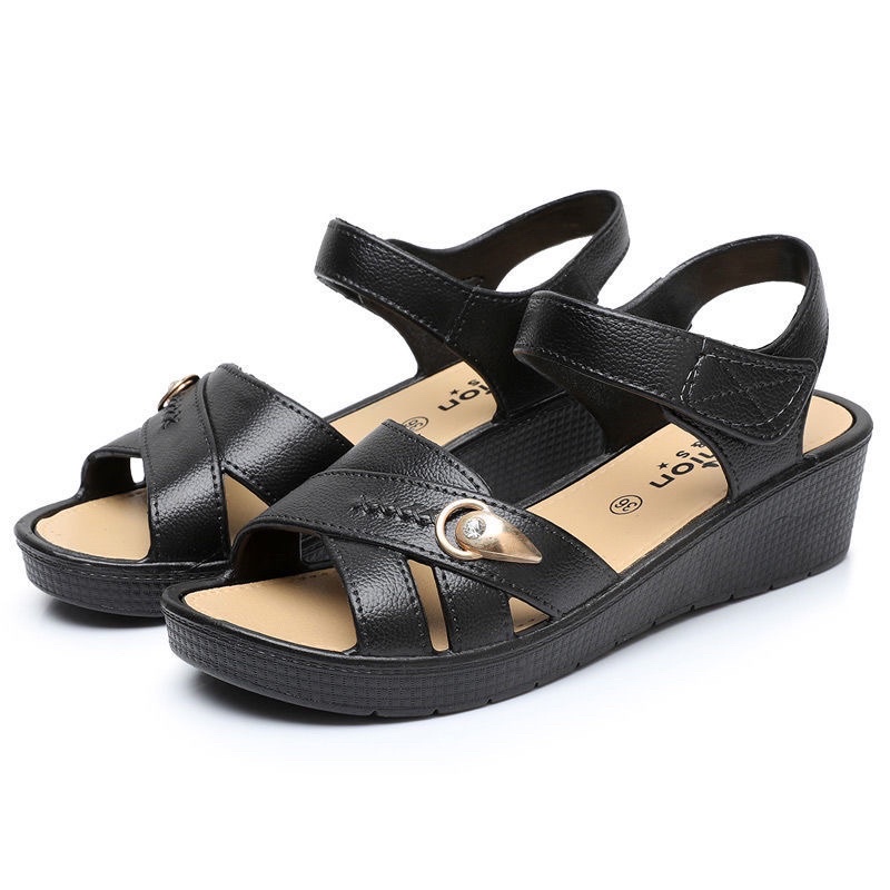 Dép sandal quai hậu nữ trung niên cho bà cho mẹ, xăng đan đế bằng cho mẹ chất liệu cao su siêu bền