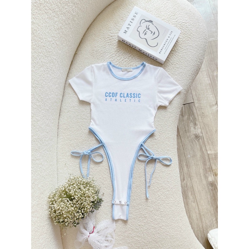 Body suit tay ngắn viền xanh in chữ ôm body cột dât 2 bên eo cực sexy , chất thun gân mềm mát