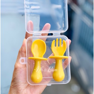 Thìa nĩa cán ngắn cho bé - Có hộp - Thìa nĩa tập xúc