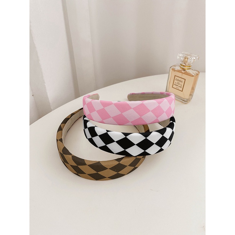 Cài tóc họa tiết kẻ ô thích hợp cho nữ