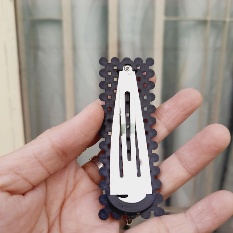 Kẹp bấm bẹt màu đen thời trang nữ