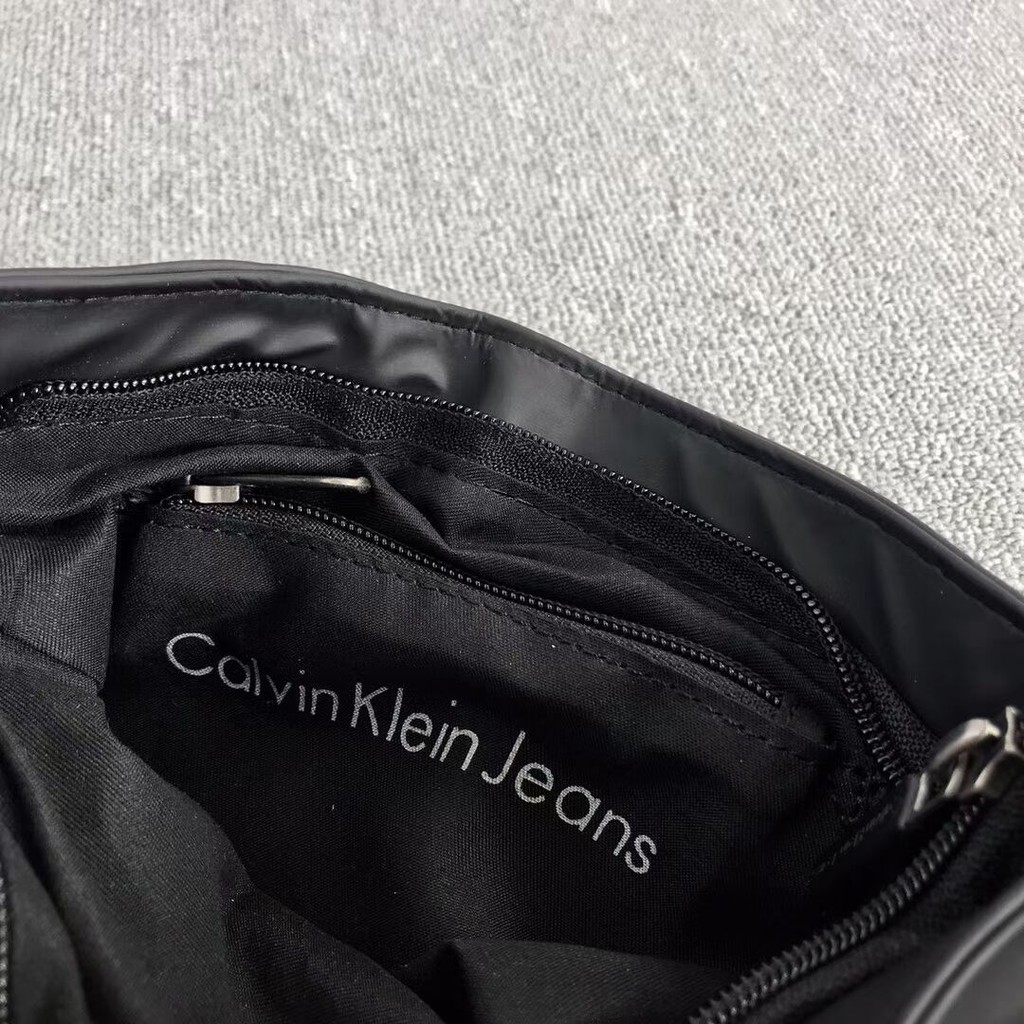 Túi đeo chéo Calvin Klein Crossbdy shoulder bag thời trang 2021 sành điệu