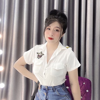 Sơ mi cơ trưởng màu đen và màu trắng