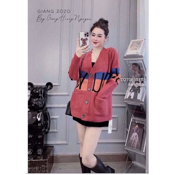 Áo khoác len cổ V dài tay sọc hai màu giữa in chữ kiểu TT2708