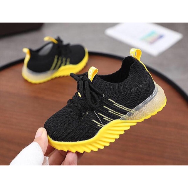 Giay dép cho bé size tu 20-26  hình thât bao chat luong san pham chât da bao mem bao em chan .shop c