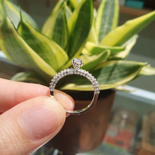 Nhẫn 1 viên đá cao thân đính đá