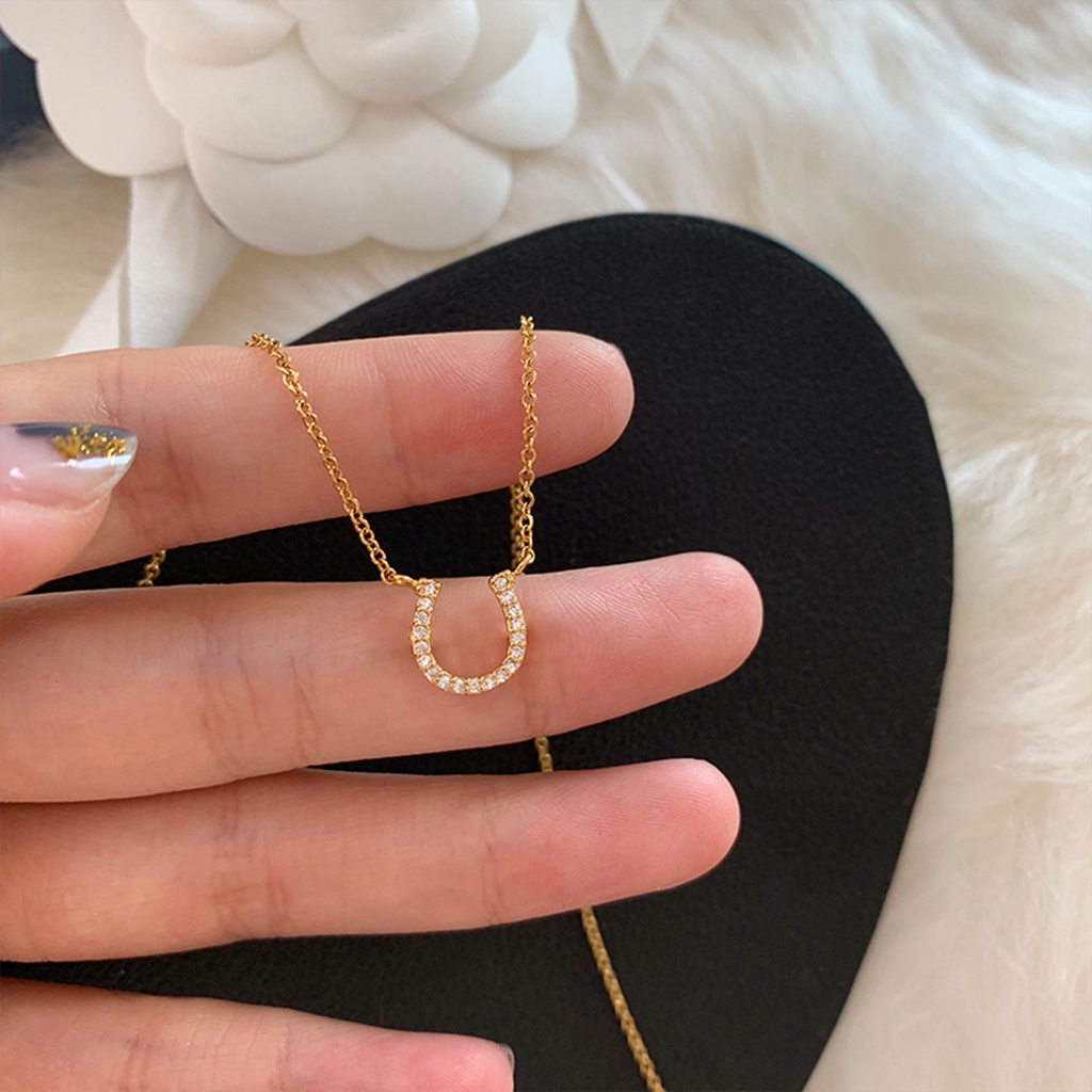 Dây Chuyền Thép Titan Mặt Hình Chữ U Đính Đá Zircon Không Phai Phong Cách Phương Tây Dành Cho Nữ