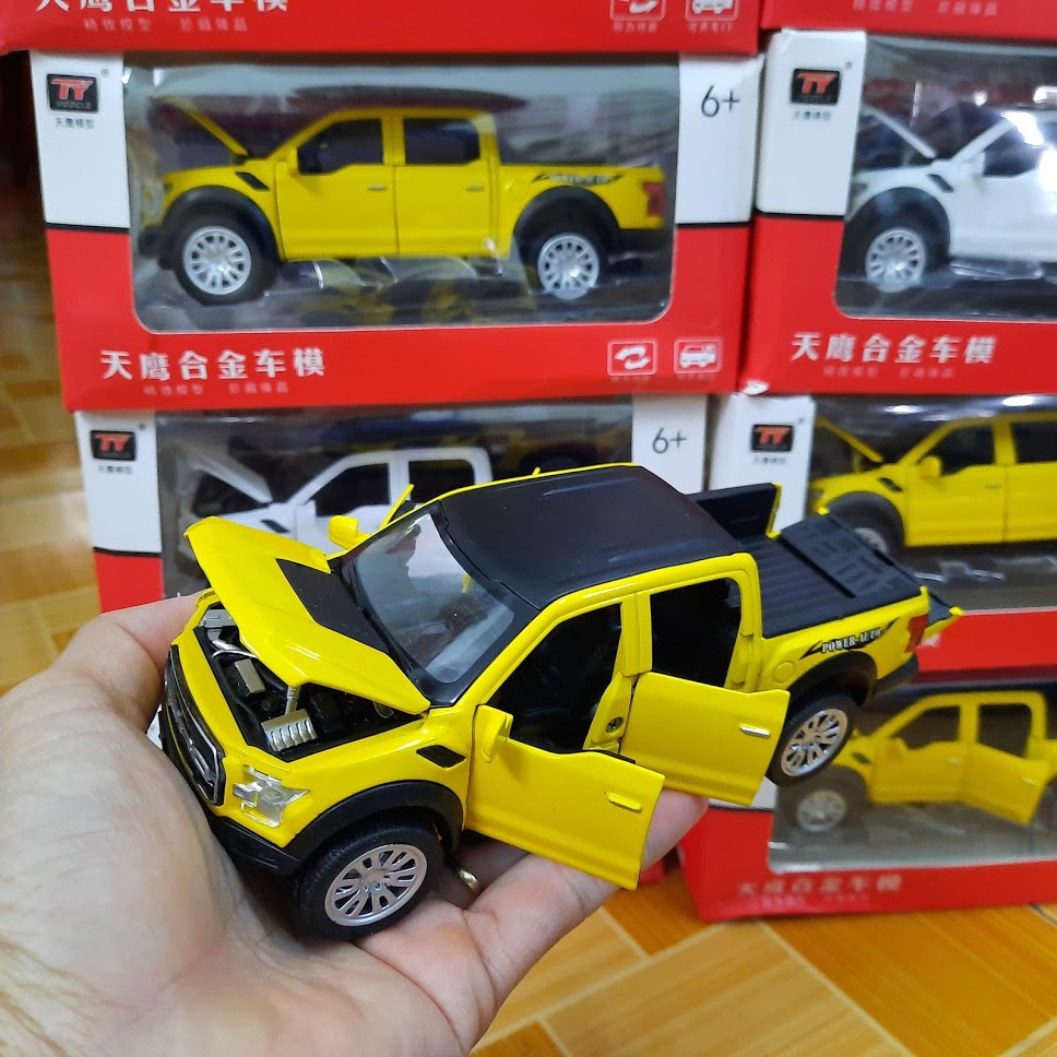 Đồ chơi mô hình xe ford ranger 1:32 bằng kim loại mở 4 cửa xe có đèn và âm thanh động cơ