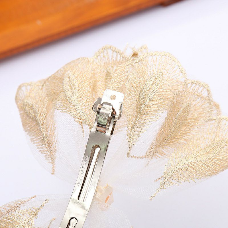 Kẹp nơ hình bướm phối ren phong cách độc đáo