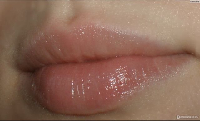 SON DƯỠNG MÔI FITO 5in1 giúp môi căng mịn