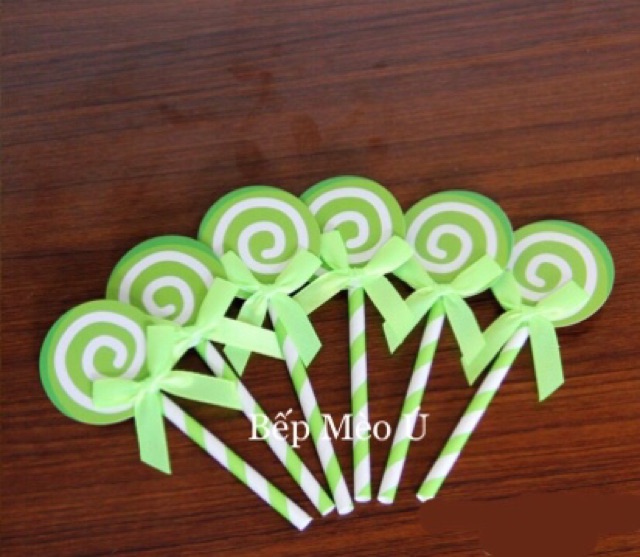 Que cắm kẹo nhiều màu trang trí bánh kem