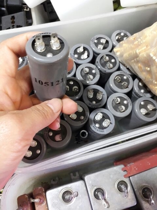 2 Tụ 4uf 400v