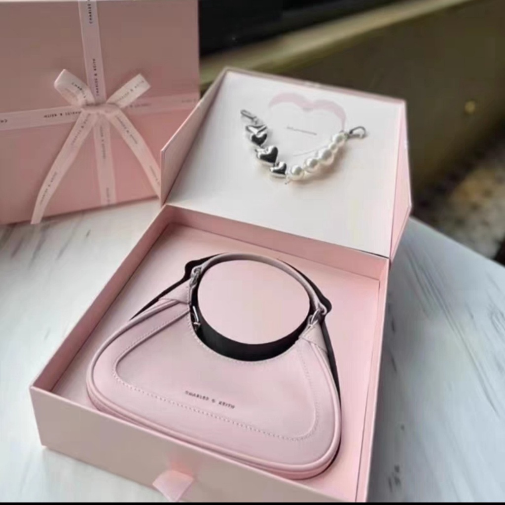 Túi cầm tay CnK màu hồng phối dây đeo hình trái tim và ngọc trai nhân tạo fullbox làm quà