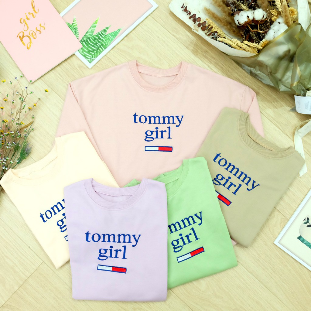 Tommy Girl Áo Sweater Croptop Thêu Chữ Tommy Phối Màu Xinh Xắn Cho Nữ