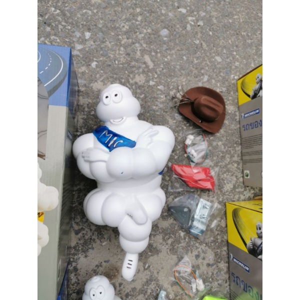 Tượng MICHELIN trang trí xe con, xe tải.