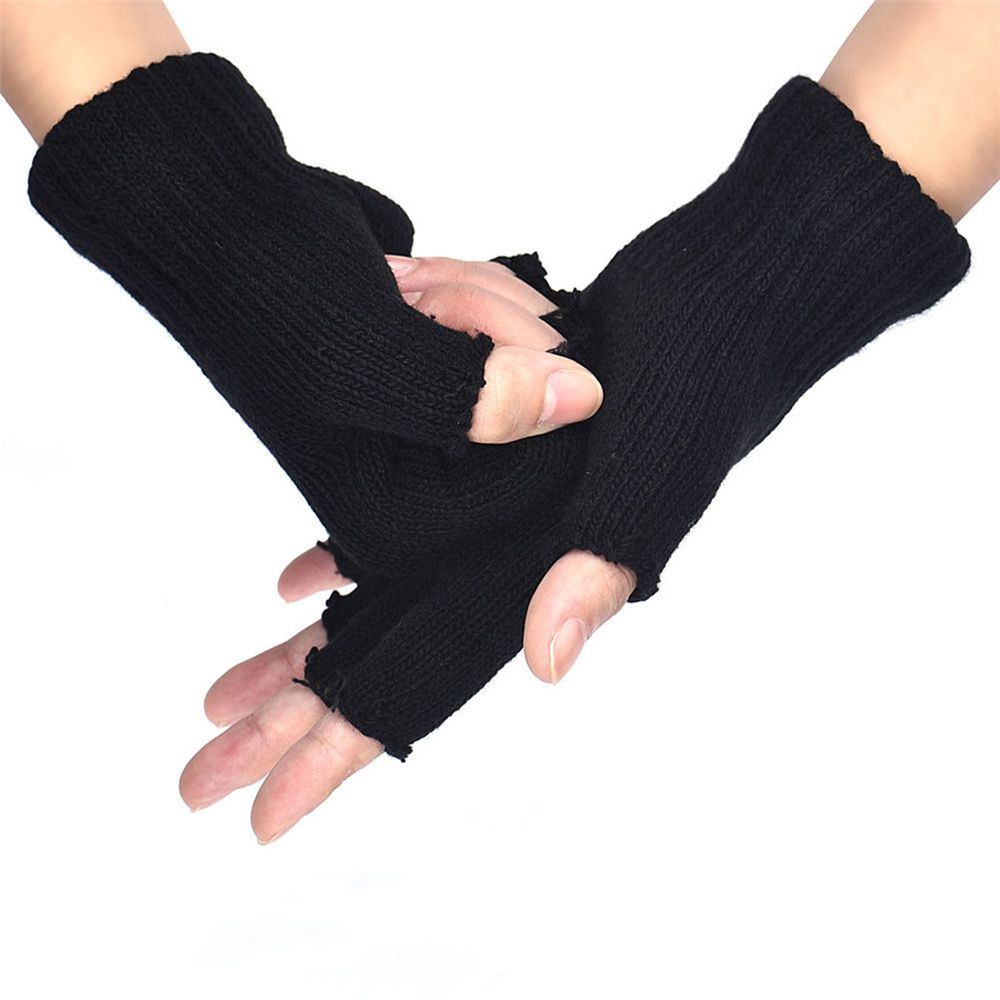 Đôi găng tay hở ngón giữ ấm phong cách thời trang cho nam