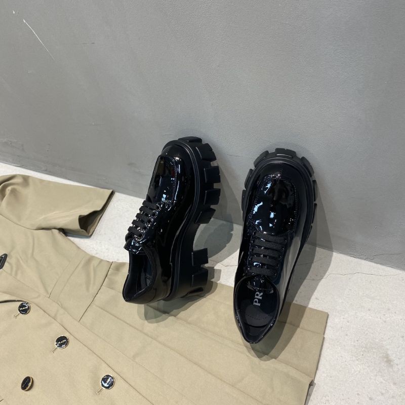 Giày loafer nữ da thật mũi tròn đế 5,5cm Prada