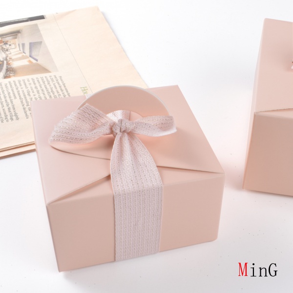 Hộp Đựng Bánh Kẹo Hình Vuông Nhỏ Gọn Kích Thước 9 * 9 * 5cm