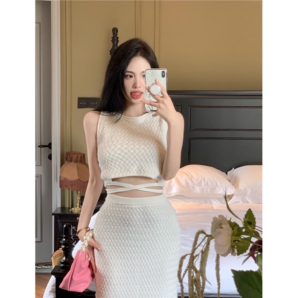 Set áo ba lỗ croptop buộc dây eo và chân váy dài len sexy ullzang