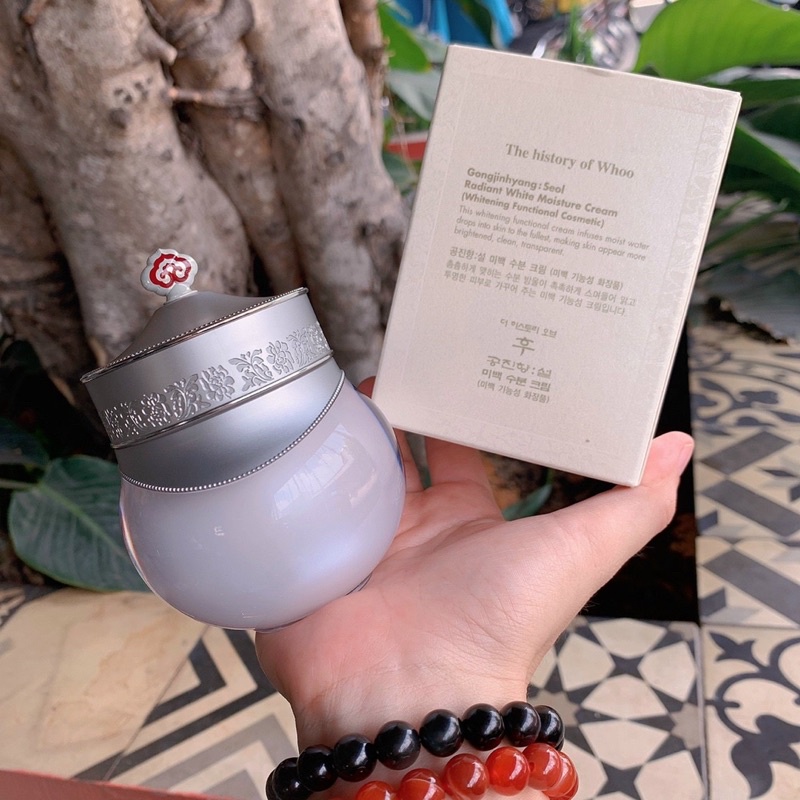 - Kem dưỡng trắng chống lão hoá Whoo trắng 60ml + 60 vỉ nám