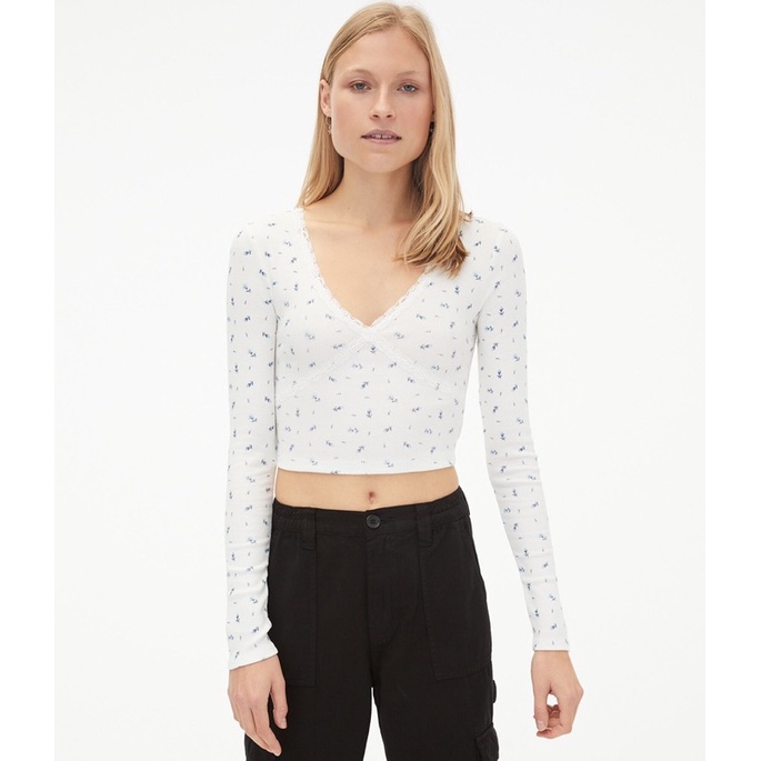 Áo Thun Ôm Croptop Tay Dài Cổ V Phối Ren AE • Storenyy