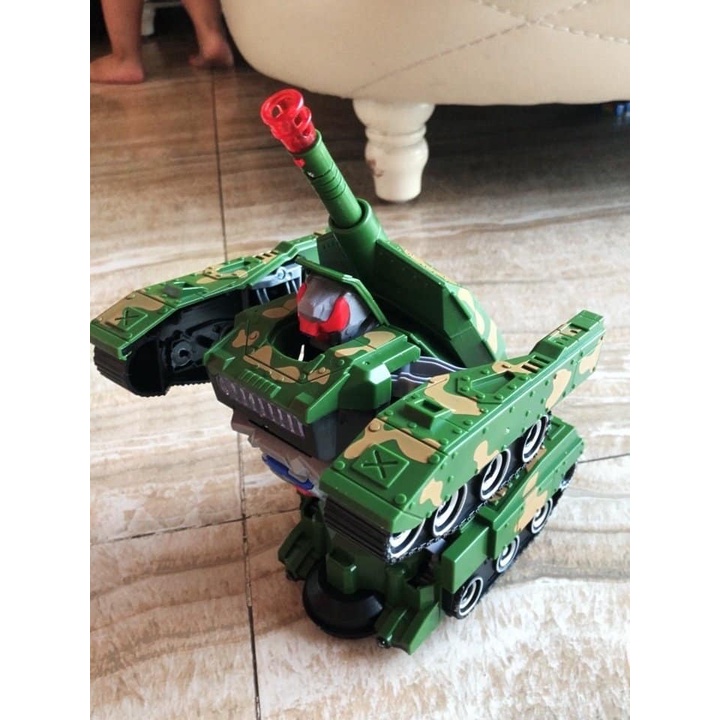 Đồ Chơi Xe Tăng Biến Hình Thành Robot Tự Động Có Đèn Và Nhạc