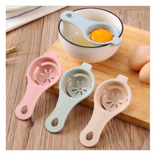 Tách lòng đỏ trứng làm từ lúa mạch tự nhiên an toàn cho bé