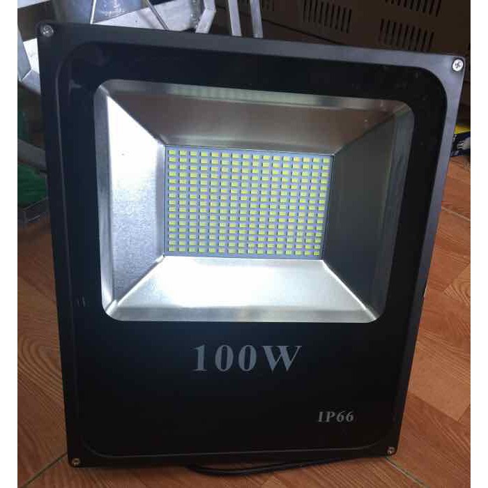 Đèn pha led ngoài trời 100W IP66 giá siêu rẻ