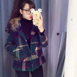 Áo dạ kẻ mũ viền lông