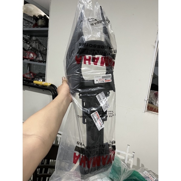 dàn áo nhựa nhám r15v3 r15 đuôi sau dưới yên xe r15 hàng chính hãng yamaha new 100% c