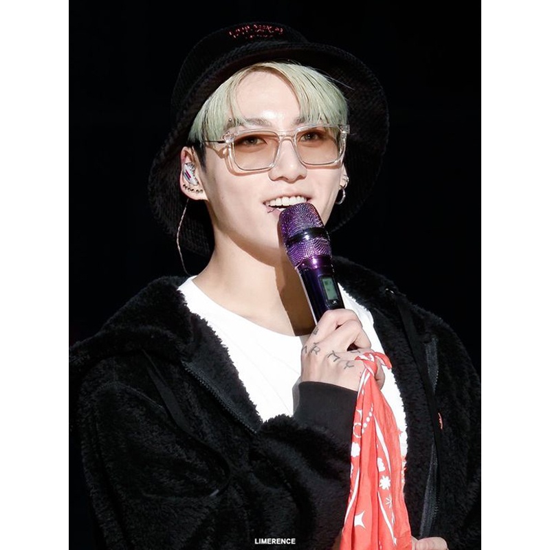 Set trang phục BTS permission to dance concert