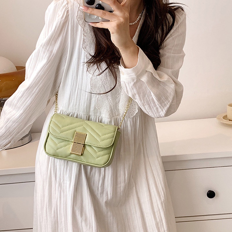 Túi đeo vai IELGY họa tiết hình thoi có chuỗi xích dễ phối đồ thời trang cho nữ