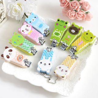 Bấm móng tay cho bé hình cute