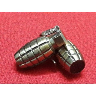 Bật lửa lựu đạn kiêm móc chìa khóa độc lạ