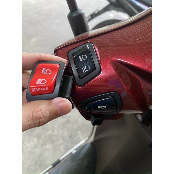 Nút công tắc đỏ pha cốt Passing cho các dòng xe Honda