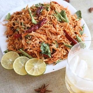 Khô gà lá chanh xé cay đồ ăn vặt Bếp Cô Hồng gói 70g