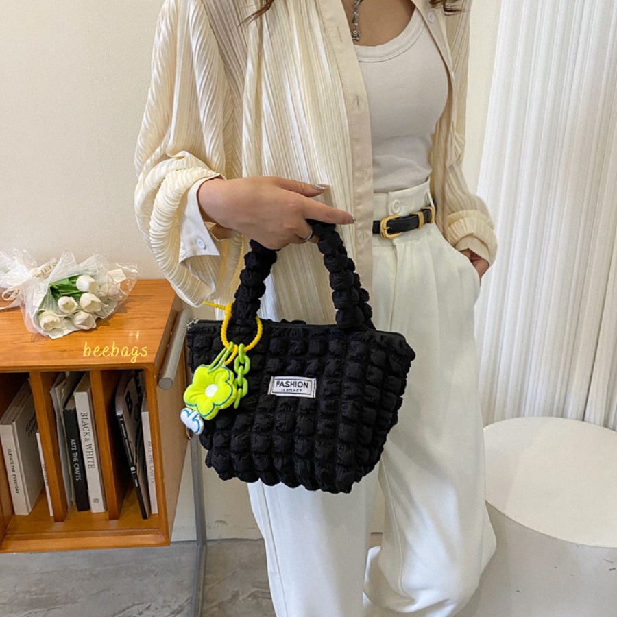 Túi Đeo Vai Vải Xốp Kèm Móc Khóa Xinh Xắn Màu Trắng Và Đen | TX40 | Túi Vải Cầm Tay Phù Hợp Mọi Outfit Đi Chơi, Cafe