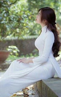 Áo dài trắng nữ sinh khuy bấm